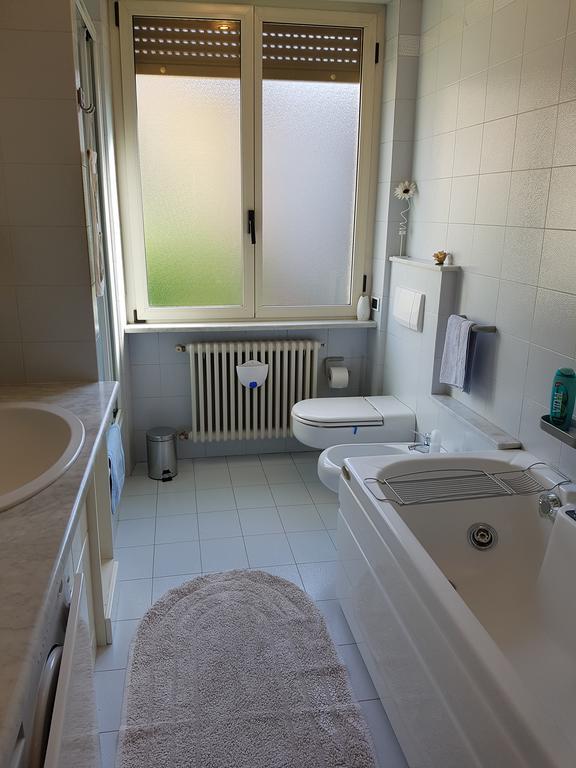 Casa Elena Apartment Albese Con Cassano Bagian luar foto