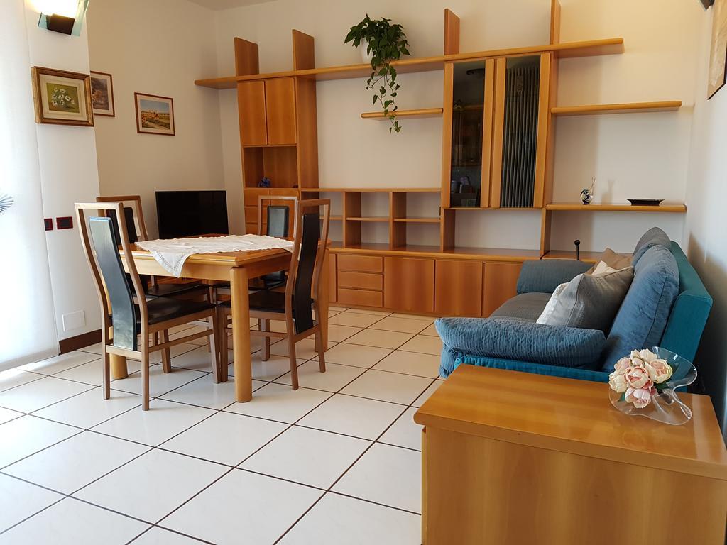 Casa Elena Apartment Albese Con Cassano Bagian luar foto